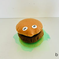 We Sell No.1 Burger2026 (REGULAR BURGER) / Yuri Hasegawa