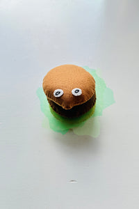 We Sell No.1 Burger2026 (REGULAR BURGER) / Yuri Hasegawa